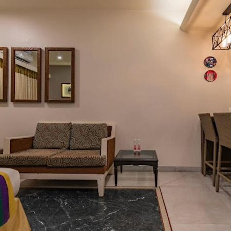 Hotel Imperial Park Sector 45 Гургаон Экстерьер фото