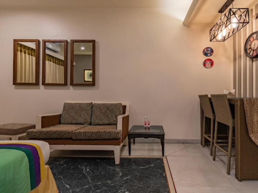 Hotel Imperial Park Sector 45 Гургаон Экстерьер фото