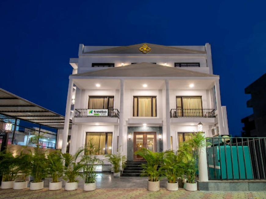Hotel Imperial Park Sector 45 Гургаон Экстерьер фото
