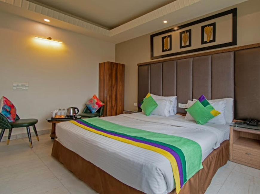 Hotel Imperial Park Sector 45 Гургаон Экстерьер фото