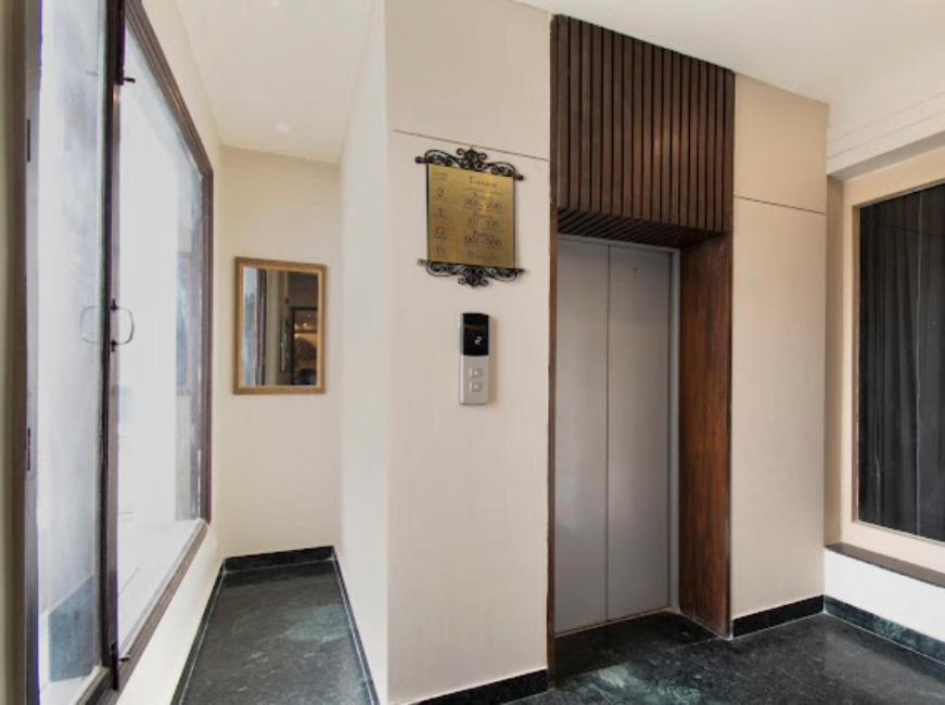 Hotel Imperial Park Sector 45 Гургаон Экстерьер фото