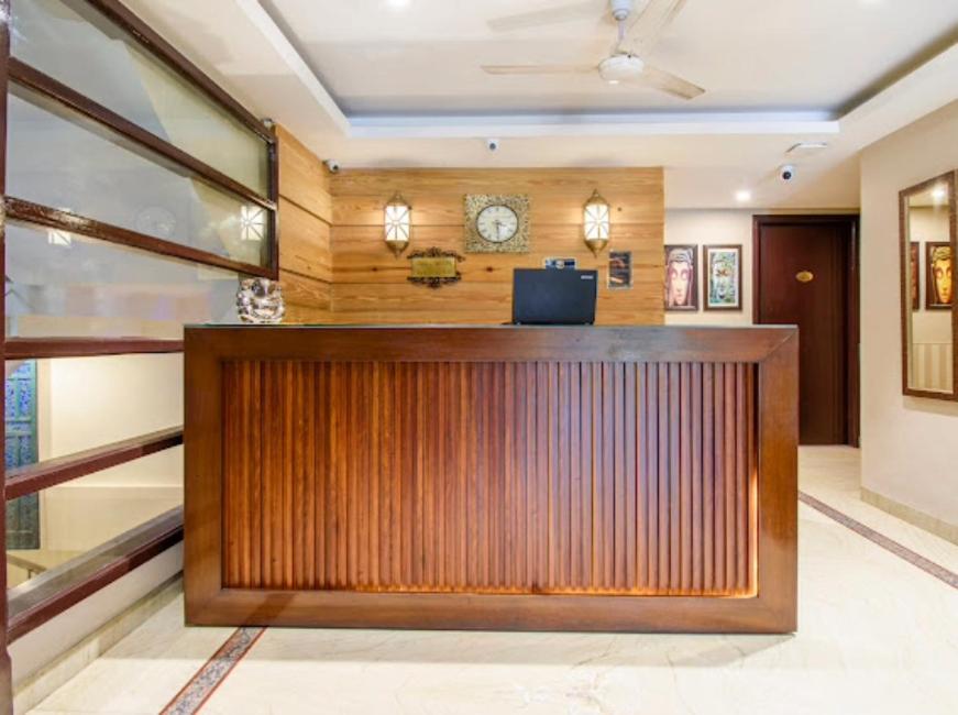 Hotel Imperial Park Sector 45 Гургаон Экстерьер фото